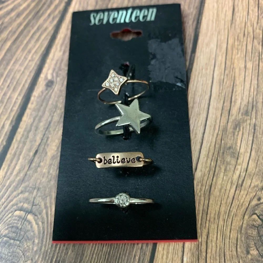 Seventeen Set of 4 stack rings‎
